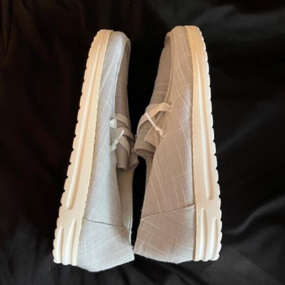 shoes - Picture 3 of 4